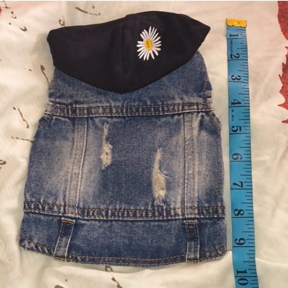 *4 for $28* Like New Pet Jean Vest With Daisy - Picture 2 of 4